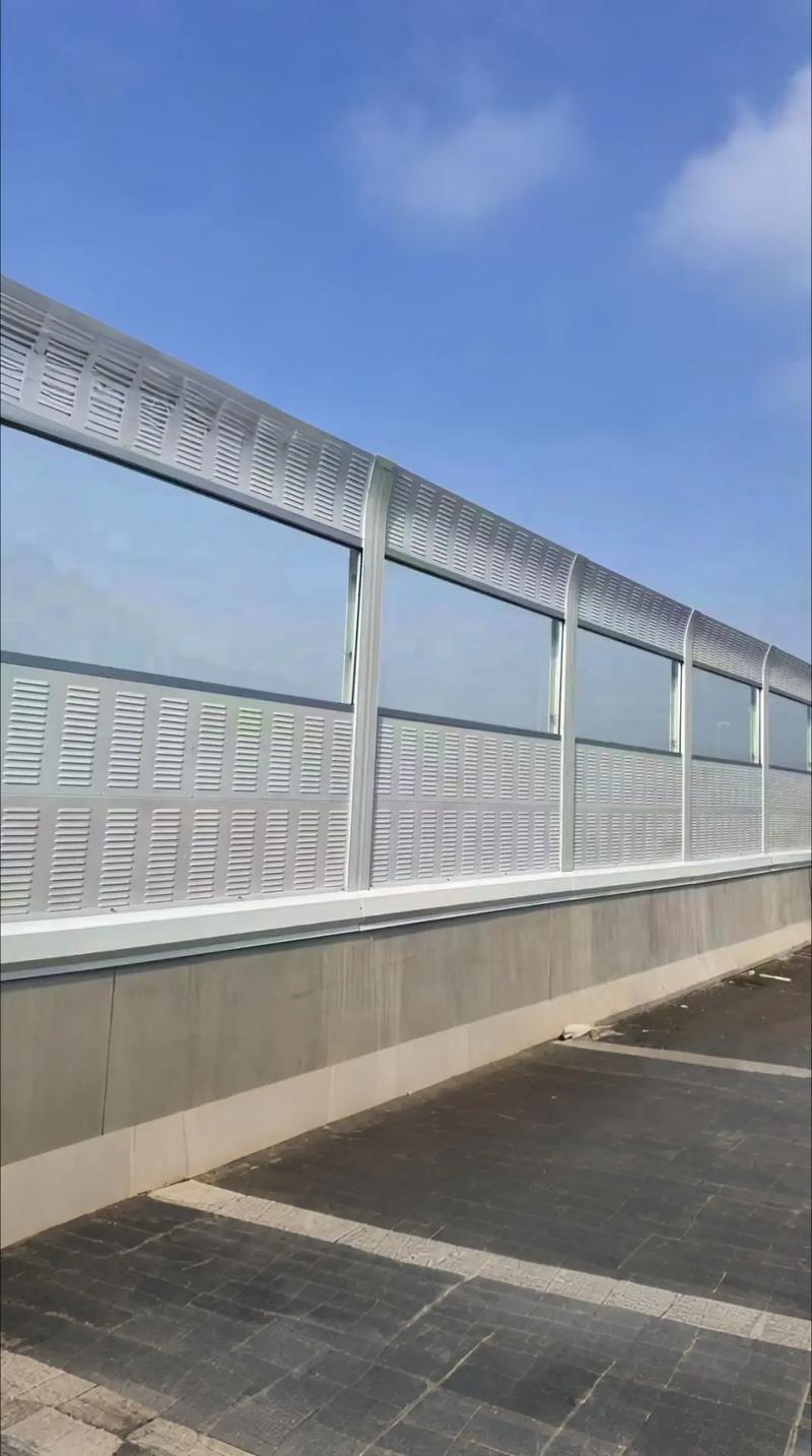 AI扩图技术赋能声屏障厂家 交通设施行业的新趋势